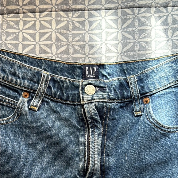 Bundle of 2 GAP Denim Shorts Size 27! - Picture 3 of 15